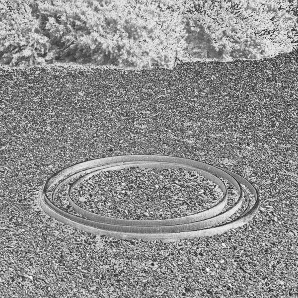 10425145_600