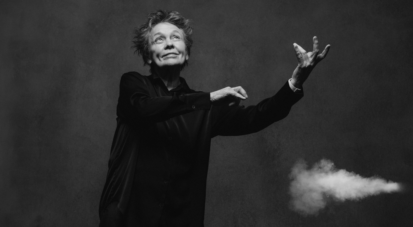 Laurie Anderson live stasera a Milano: guarda la sua performance al Tiny Desk