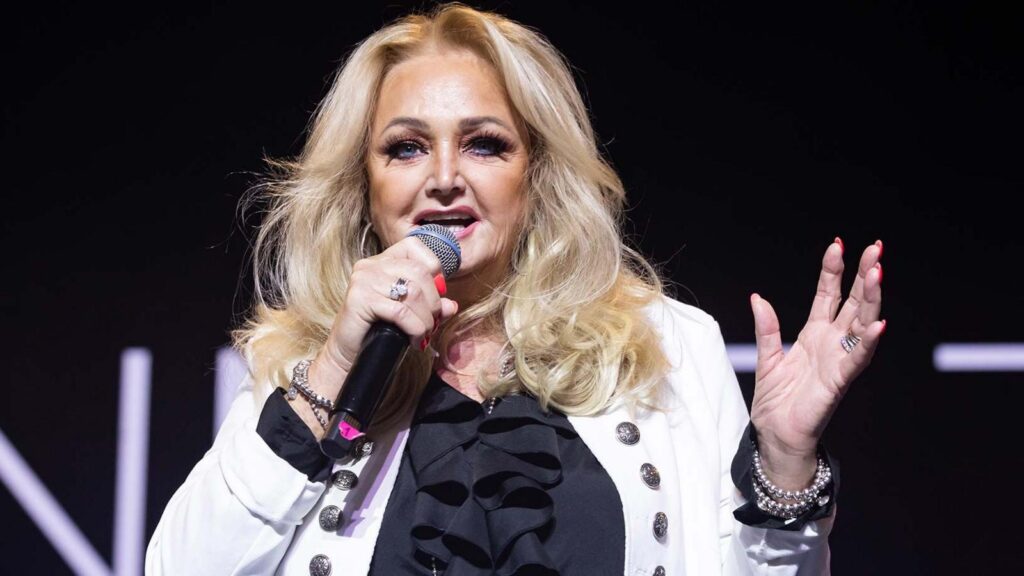 Anteprima: Bonnie Tyler è uscita dal coma, ma resta in terapia intensiva