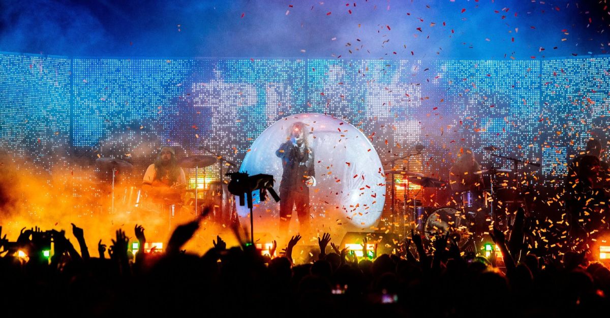 Flaming Lips: Wayne Coyne ricoverato per polmonite, a rischio il concerto di Bologna