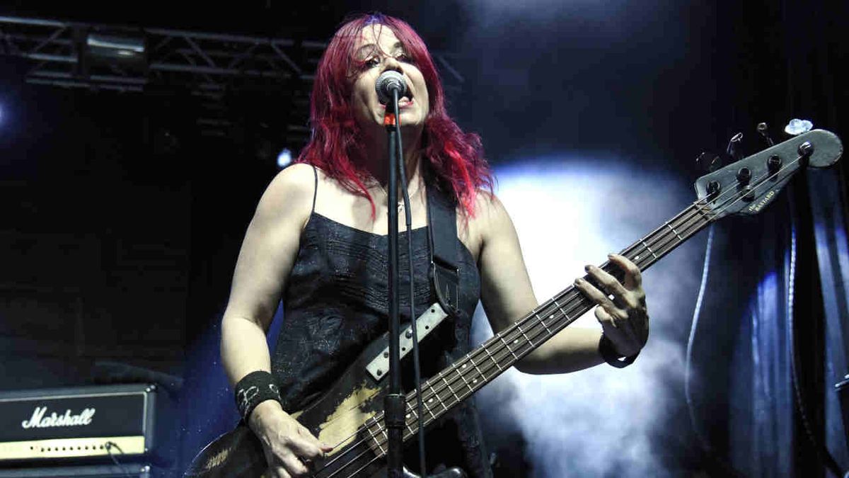 Jennifer Finch - L7