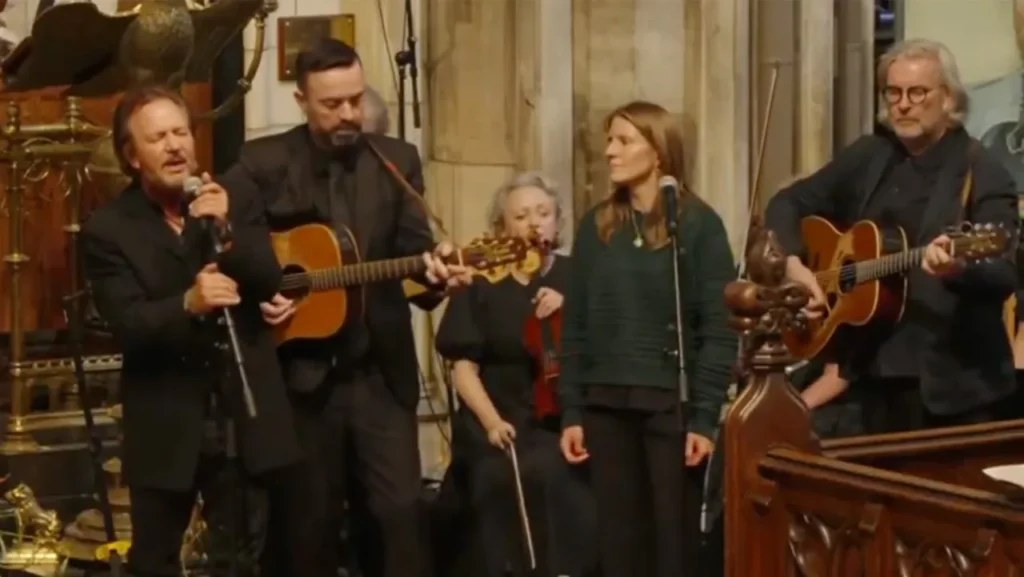 Copertina: Glen Hansard: Bono, Vedder e Hozier per l’ultimo saluto nella cattedrale di San Patrizio a Dublino…