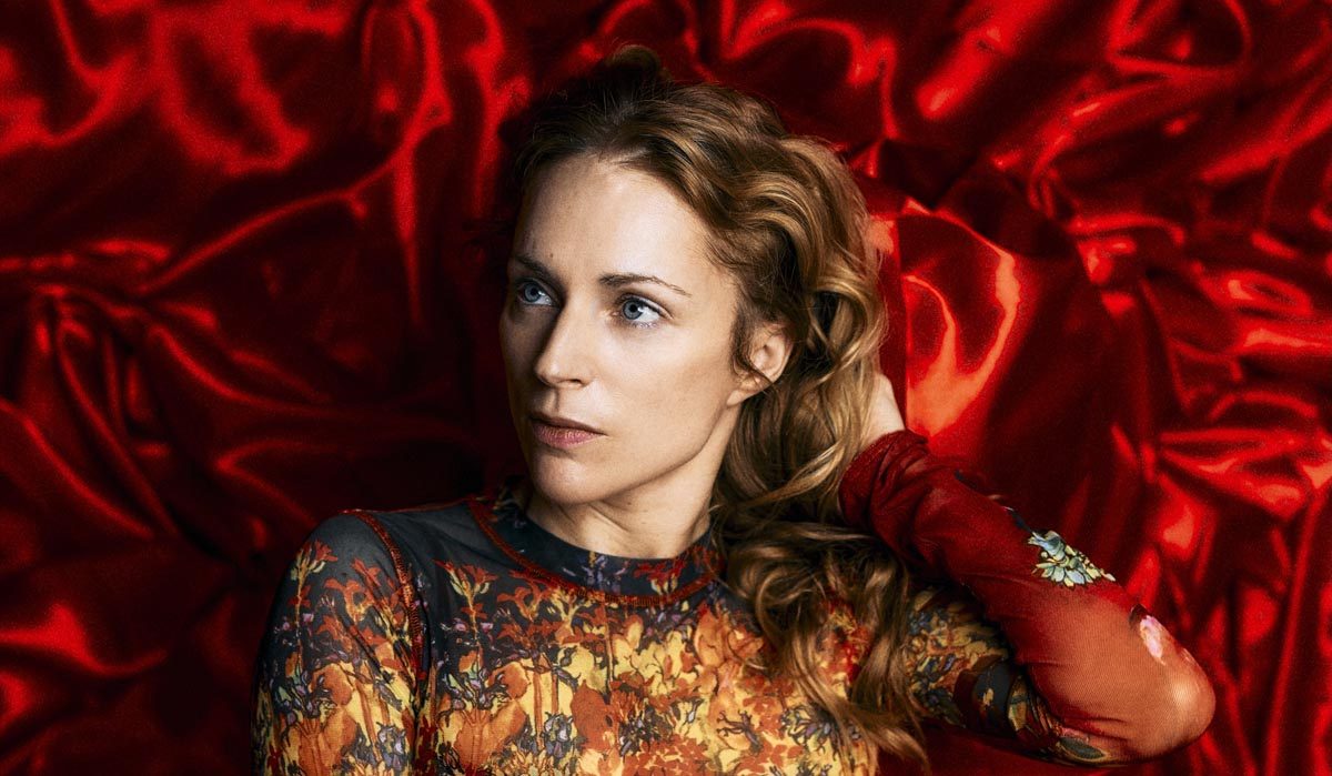Agnes Obel torna con un nuovo album dopo 6 anni: ecco “The Meaning Of Flowers”. Ascolta il primo singolo “Laymelli”