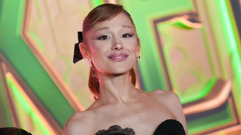 Copertina: Ariana Grande si ritira dagli eventi pubblici: “Non regge il giudizio degli altri”. La metafora del…