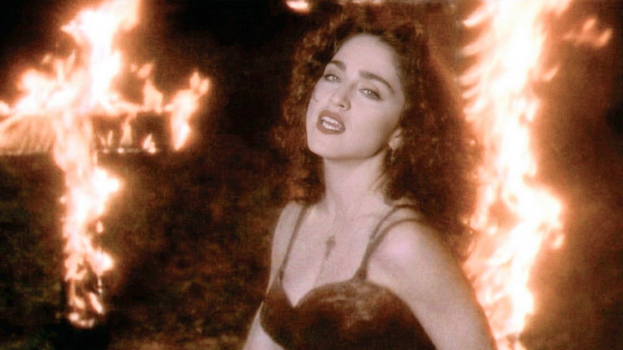 Madonna, una cover IA di “Like A Prayer” scala le classifiche: l’Australia corre ai ripari