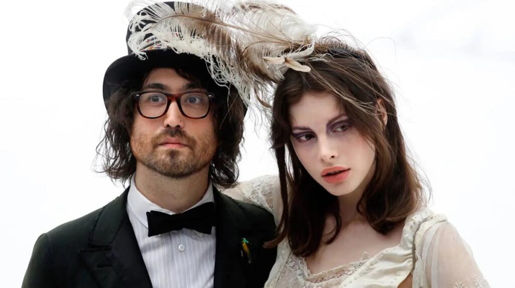 Anteprima: John Lennon sarebbe nonno: è nato il figlio di Sean e della compagna Charlotte Kemp Muhl